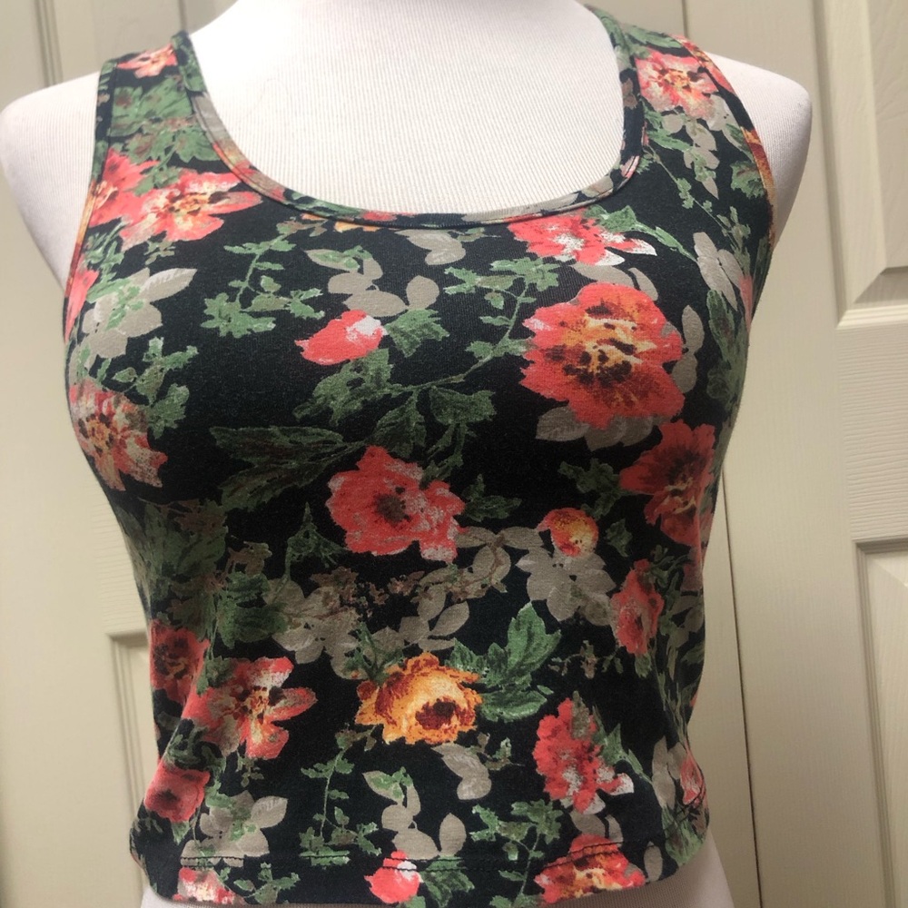 Ambiance Apparel Size Large Floral Sleeveless Crop Top